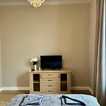 Apartment Vibrant L Stylish 2bd In Center
