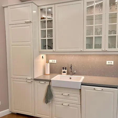 Апартамент Vibrant L Stylish 2bd In Center Варна