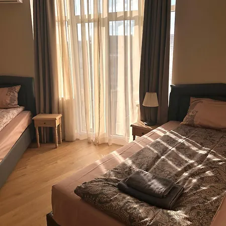 Vibrant L Stylish 2bd In Center ヴァルナ