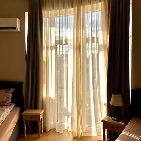 Vibrant L Stylish 2bd In Center * ヴァルナ