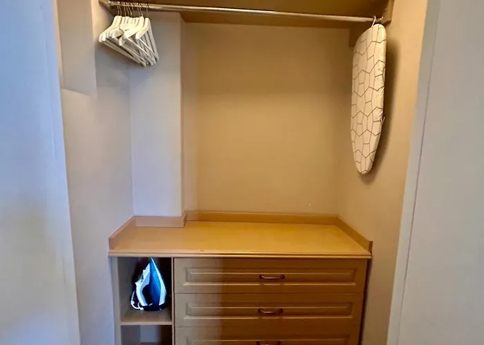 Апартамент Vibrant L Stylish 2bd In Center *