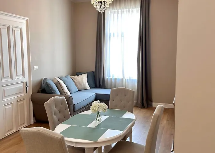 Vibrant L Stylish 2bd In Center * Warna