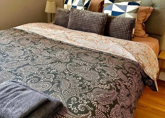 Vibrant L Stylish 2bd In Center Апартамент *