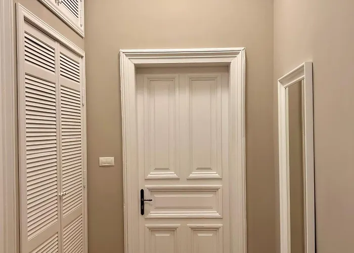 Апартамент Vibrant L Stylish 2bd In Center