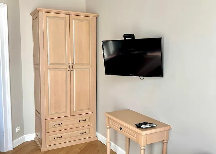 Vibrant L Stylish 2bd In Center *