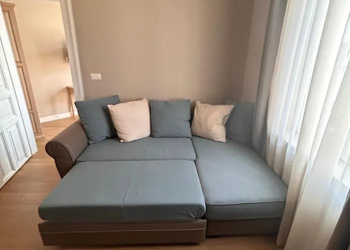 Vibrant L Stylish 2bd In Center Apartment