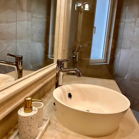 Vibrant L Stylish 2bd In Center וארנה