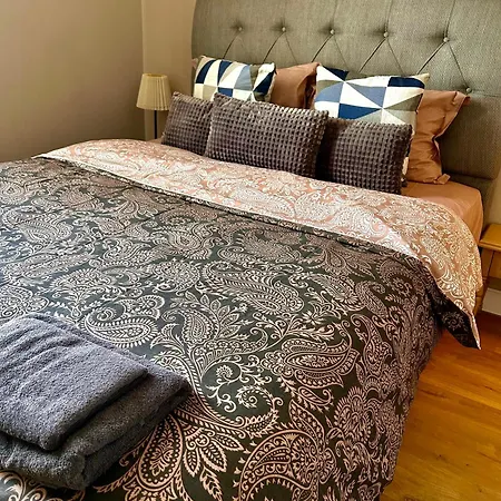 Vibrant L Stylish 2bd In Center דירה *