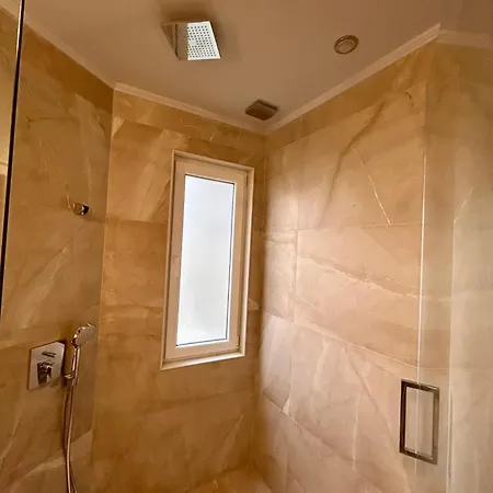 Vibrant L Stylish 2bd In Center * וארנה