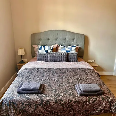 Vibrant L Stylish 2bd In Center דירה וארנה