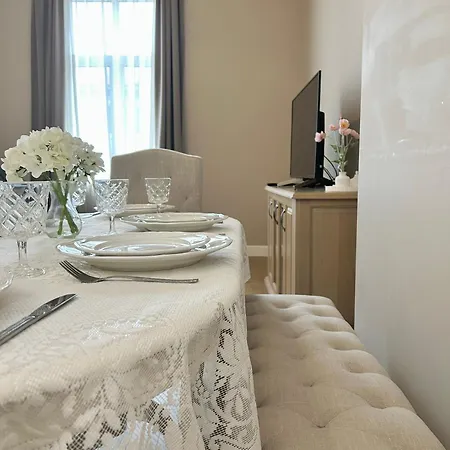 아파트 Vibrant L Stylish 2bd In Center 바르나
