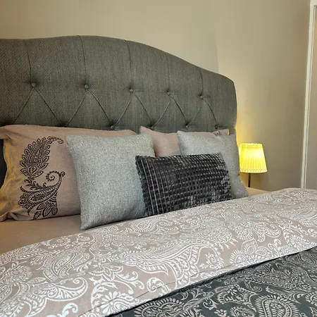 Vibrant L Stylish 2bd In Center 아파트 바르나