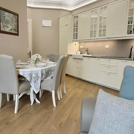 Vibrant L Stylish 2bd In Center 아파트 바르나