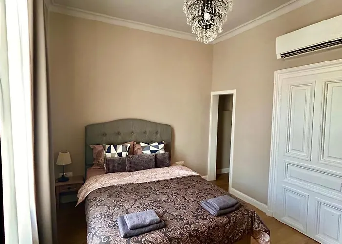 Vibrant L Stylish 2bd In Center شقة