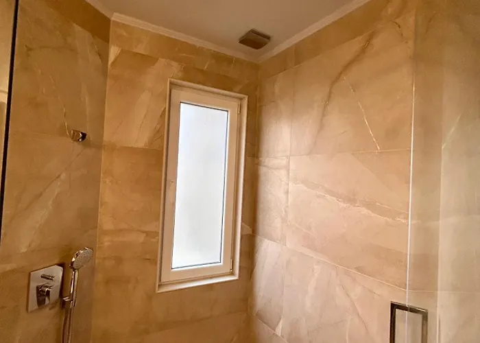 Vibrant L Stylish 2bd In Center * Varna