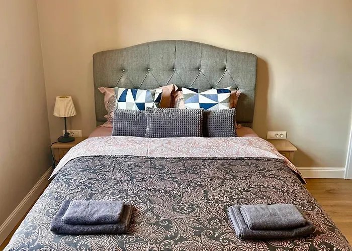 Vibrant L Stylish 2bd In Center شقة فارنا